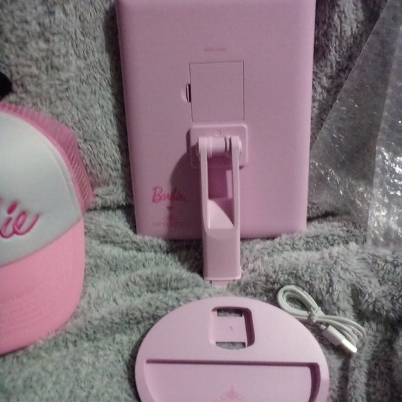 Barbie 🌴  Trifold LED Tri-Tone Makeup Mirror with Magnifiction NWT - Picture 5 of 13